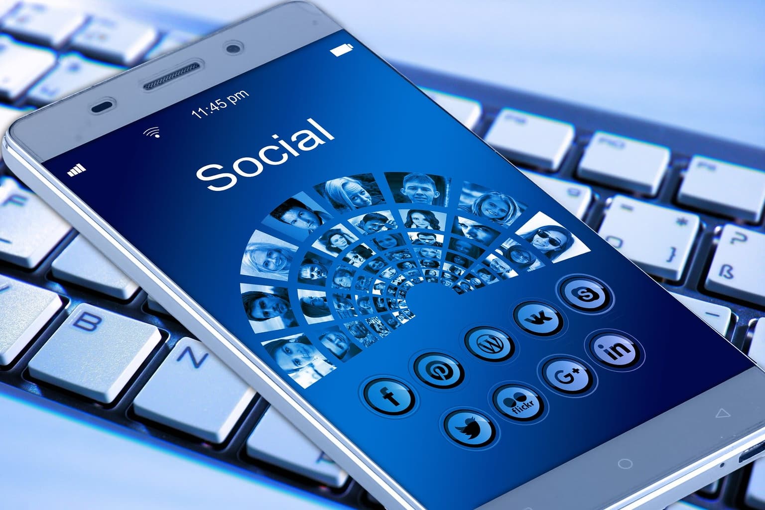 Come creare una cover per i propri social media
