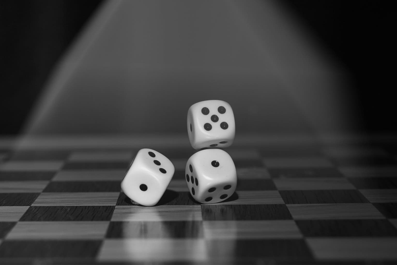 Estrarre numeri casualmente: dal tiro dei dadi al lancio della moneta